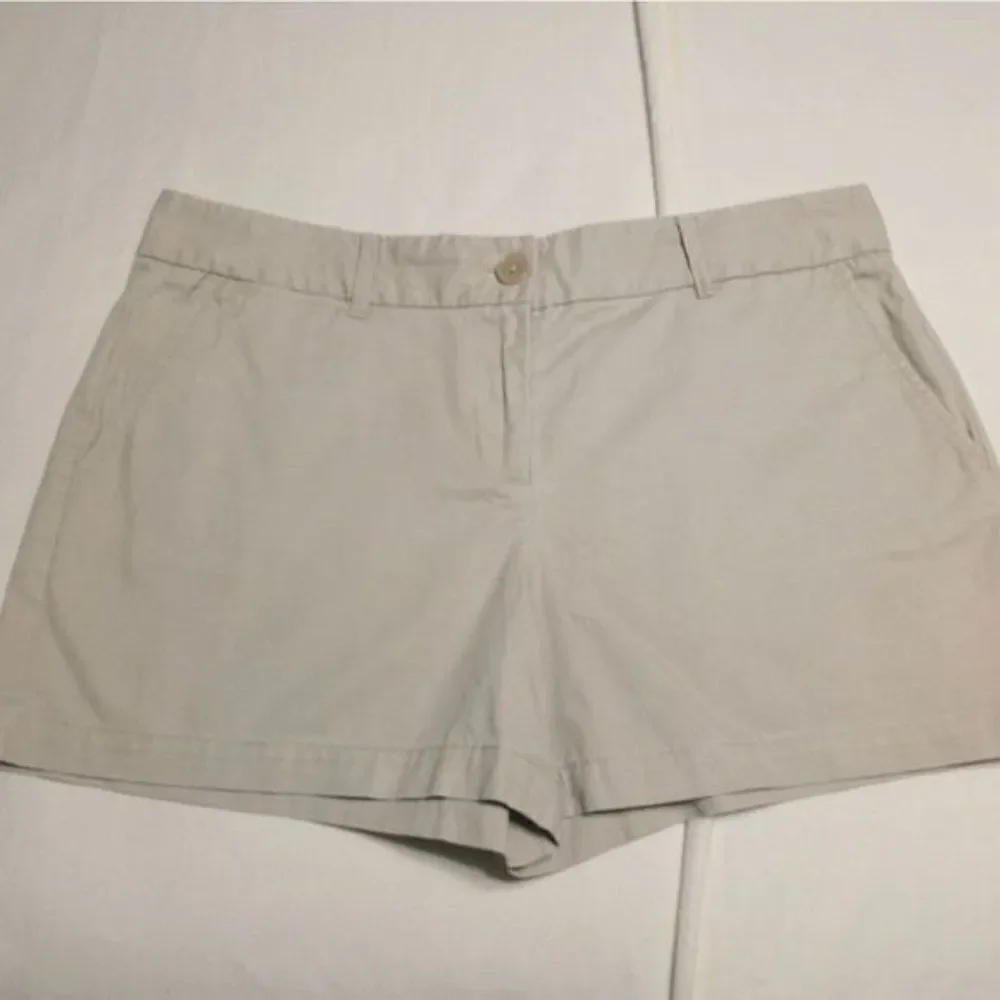 Ann Taylor LOFT Khaki Modern Shorts Size 8 - Picture 7 of 11